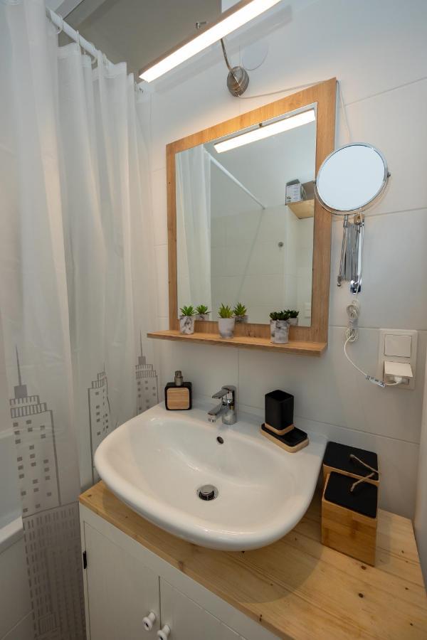 Delightful 1 Bedroom Near Schoenbrunn And Westbahnhof With Big Porch Viena Exterior foto